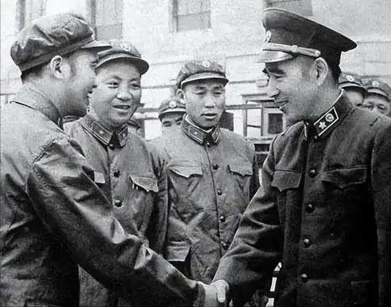 罗荣桓建议贺龙当国防部长，毛主席：让贺老总当军委第二副主席吧