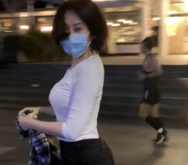 她一生 “风流成性、老少通吃”，撩汉无数，现如今56岁却依旧单身