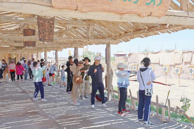暑期旅游持续升温,敦煌阳关研学游、亲子游“热”力全开