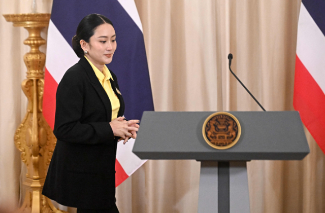 4比2，泰国最新民调出炉，佩通坦想官复原职，中方说了句公道话