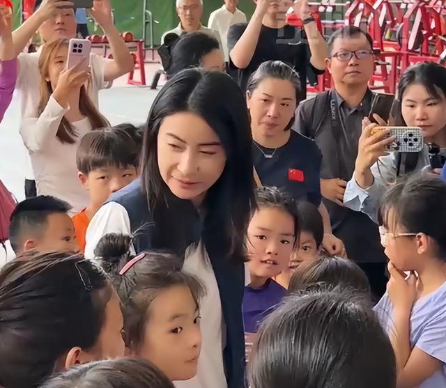 三连升！霍启刚官宣喜讯，新身份给郭晶晶长脸，让李嘉诚不敢吭声