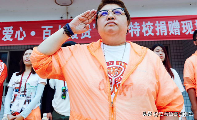 贪污上亿、假慈善？被实名举报的韩红，如今连坐椅子都成了“错”