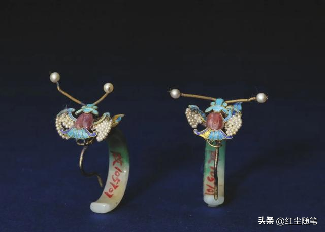 糟糕，是心动的感觉！又被故宫里的翡翠耳环种草了！