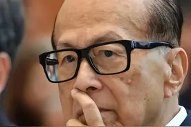 李嘉诚是广东潮州人，李兆基是广东顺德人，两人都出生在1928年图片