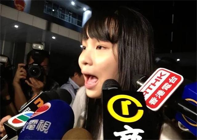 “乱港分子”周庭：弃保潜逃加拿大，扬言“永不回国”，如今怎样