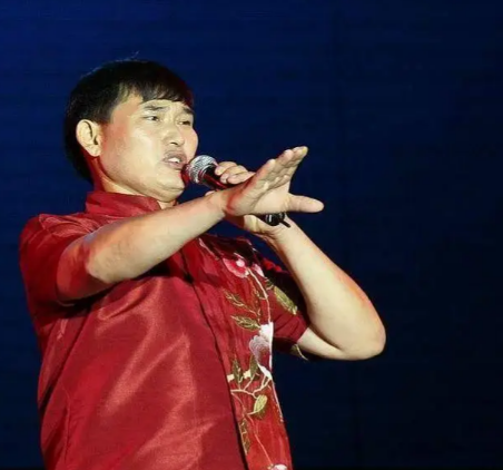 于文华也没想到，大衣哥爆红14年后，如今终于过上了理想生活