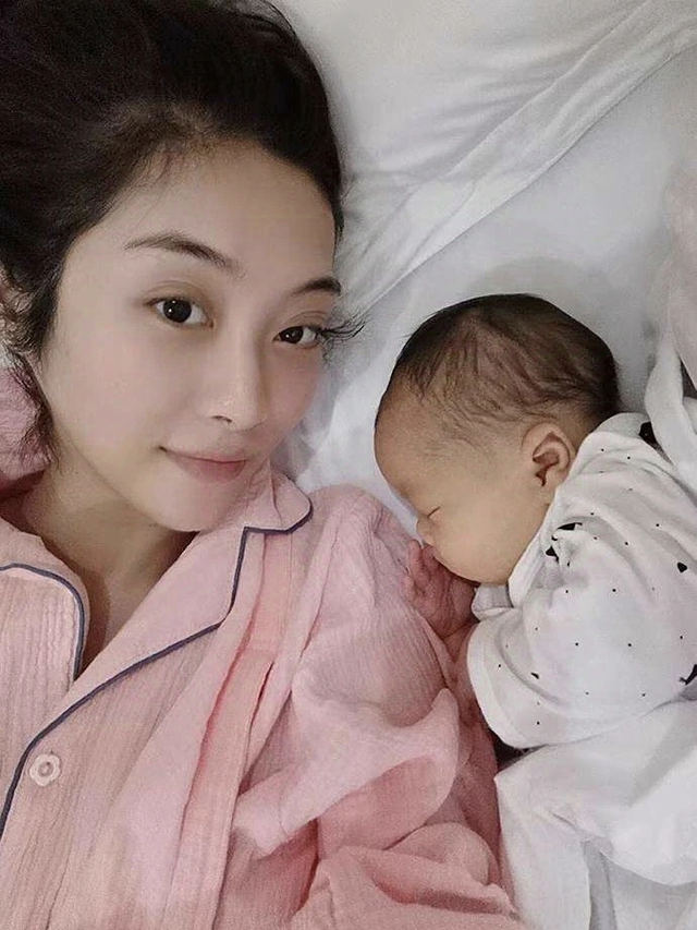 “买英国精子生3娃”的山东女人	，8年后现状曝光！如今她后悔不？