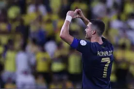 沙特联-C罗连场戴帽 任意球双响+独造五球 利雅得胜利8-0横扫艾卜哈图片