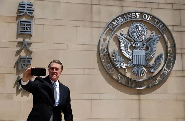 特朗普电话刚挂，日本2句话通告全球，中国不得不防，国人紧急返华