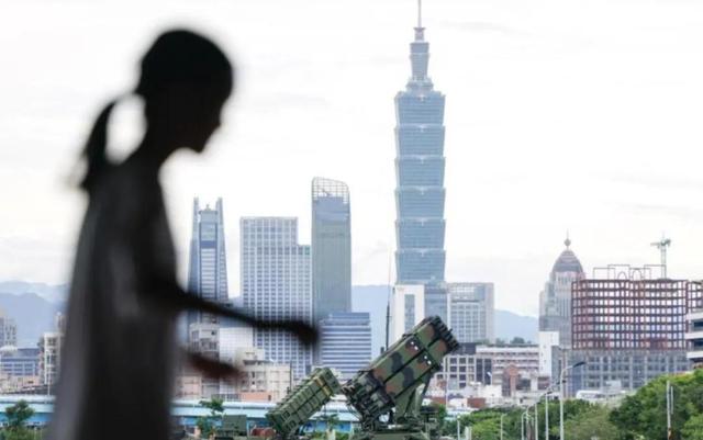 普特会结束，特朗普变了，普京乐了，中国大陆在台海该做好准备了