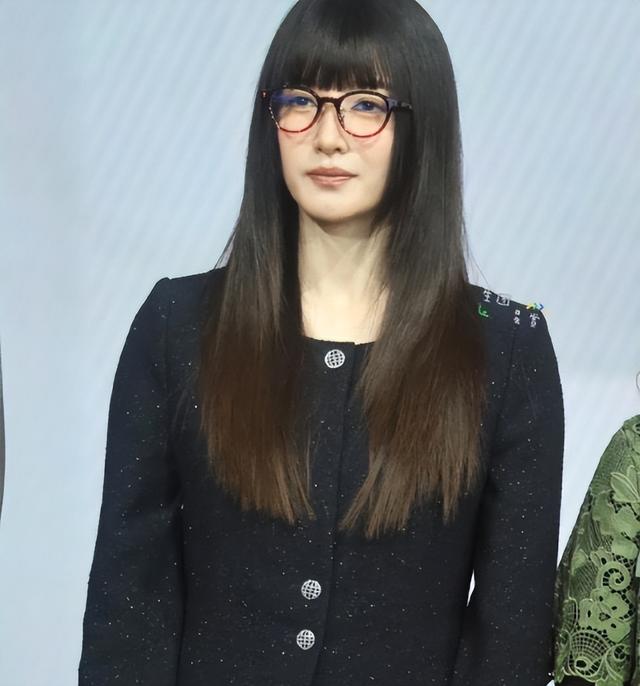 海外产子真相大白6个月，39岁江疏影罕见露面，近照曝光令人意外