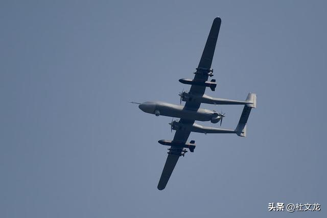 “双尾蝎”俯瞰101大厦，无人作战体系亮出硬实力，看到即能打到