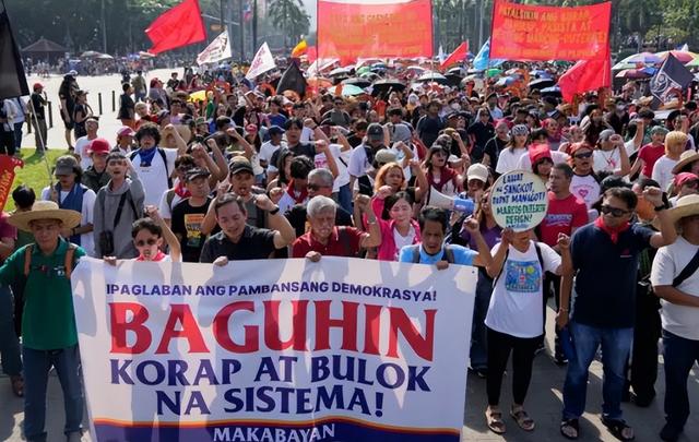 美国承诺落空！马科斯手握中国国书服软	，弃对抗改求合作？