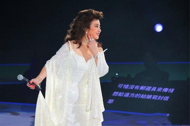 她宁愿孤独一生也不愿放弃中国国籍，被众人宠爱，春晚也为她破例