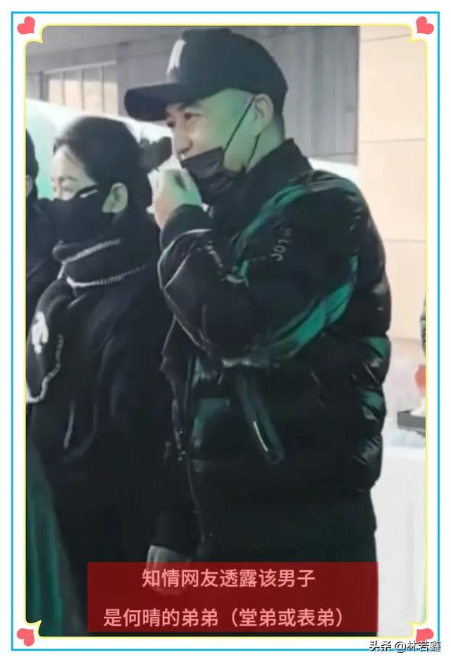 何晴葬礼上黑衣人不是许亚军,他在国外陪小儿子,黑衣人身份曝光 第14张 何晴葬礼上黑衣人不是许亚军,他在国外陪小儿子,黑衣人身份曝光 第14张