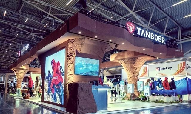 波司登慌了！山东跑出羽绒服大王，70后夫妇一年赚13亿，今要上市