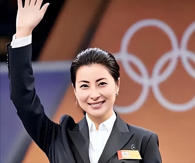 霍震霆没想到，44岁儿媳郭晶晶再次官宣喜讯，让整个阔太圈沉默了