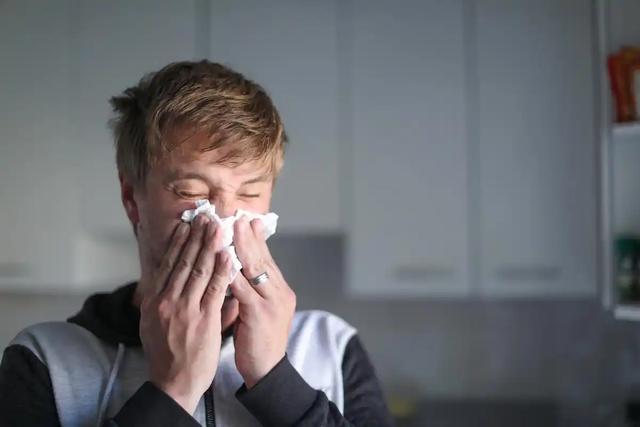 上了年纪要戒烟吗？医生提醒：过了55岁，日常吸烟牢记8不吸