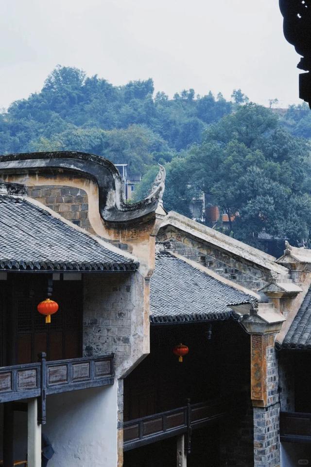 不敢想象周一的午后，走在沱江旁吹风有多舒服~