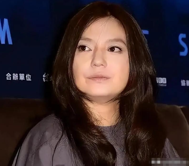 突传3个坏消息才仨月，赵薇近况曝光，一点不意外，黄晓明说得对