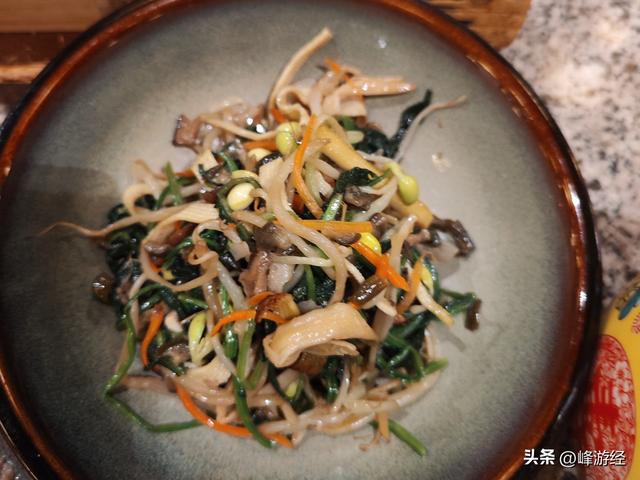 玄武门外，找了家南京大排档，体验金陵城的特色美食