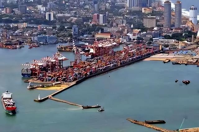 偏偏不让中国出港口，19国军队堵门，导弹已经抬头，倒逼中方让步