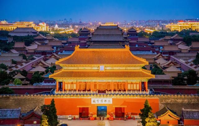 故宫再现龙吐水盛景 600年智慧与暴雨的交响诗