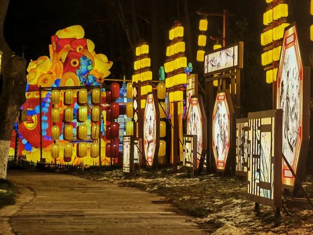 亮灯！马到！这是昨晚的南京