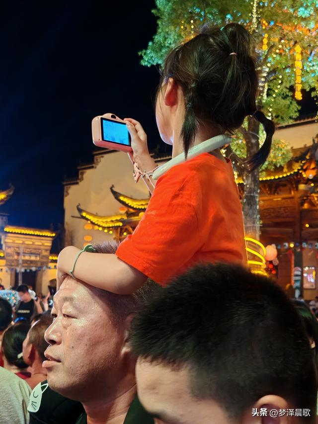 云梦夜未央：楚王城公园楚王天下大舞台、祥云湾灯火里的千年回响