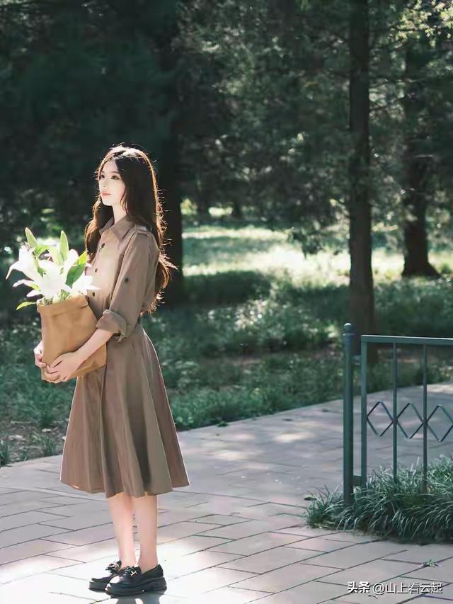 北京美女校花 白的发光 长发飘飘美丽动人 身材颜值简直是初恋的味道
