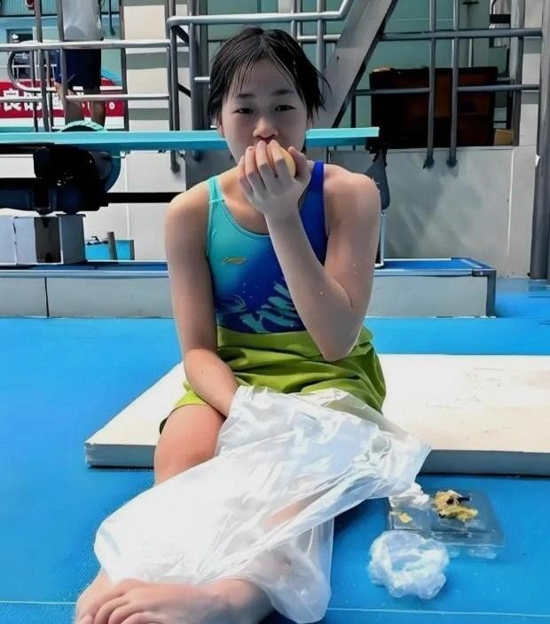 装都不装了！全红婵复出夺冠不到24小时，让人担心的一幕冒出来