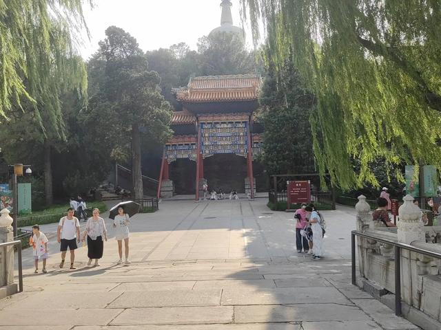 北京北海公园：五朝皇家园林！核心景区琼华岛周边美景。