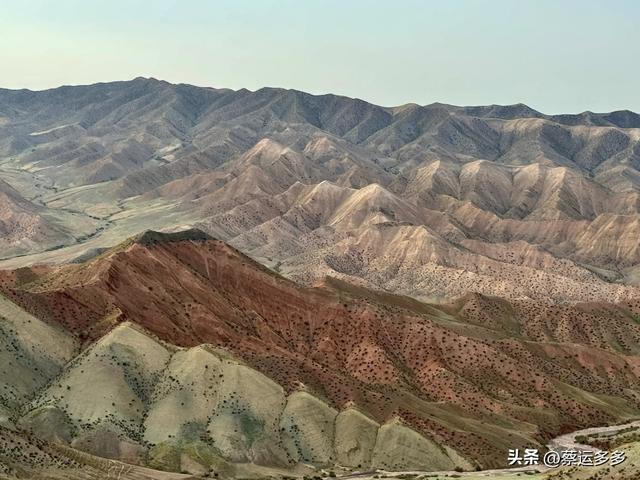 努尔加的七彩丹霞壮美如油画