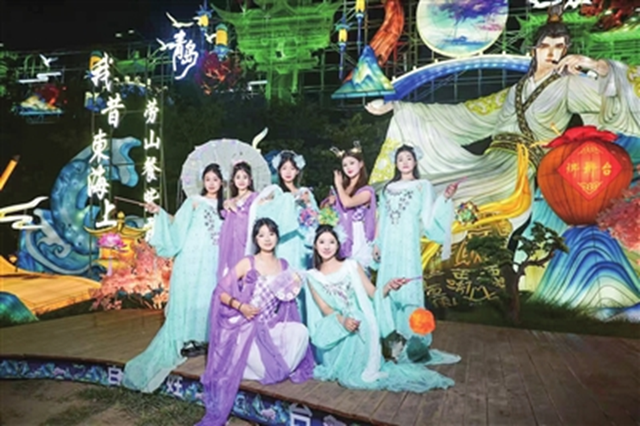 李白吟诗、锦鲤附体、山海记小殿下……青岛这场灯会藏了多少NPC惊喜