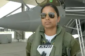 印度终于发声：假的！被巴方俘获的，并不是首位阵风女性飞行员！图片