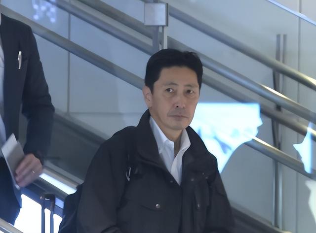 日本官员已经抵达北京，全程一言不发，有一个细节已经说明了问题