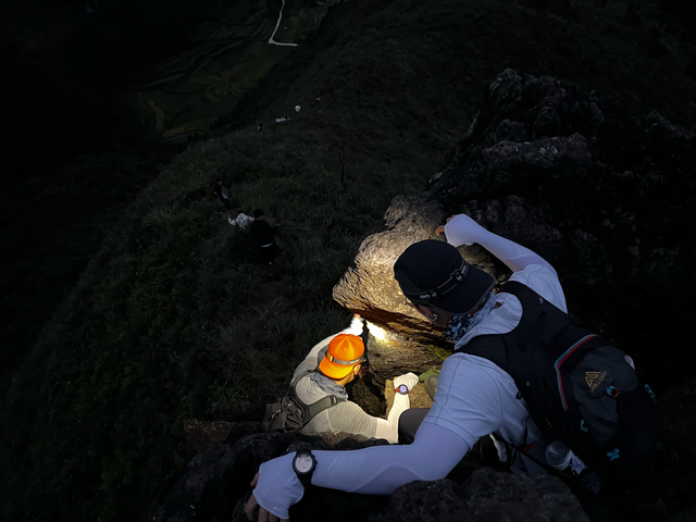 六盘水“周末山友团”用脚步丈量云端