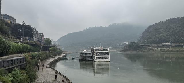 一车一人自驾游（十）：地处“三江口”的城市，建议乘坐公交游玩