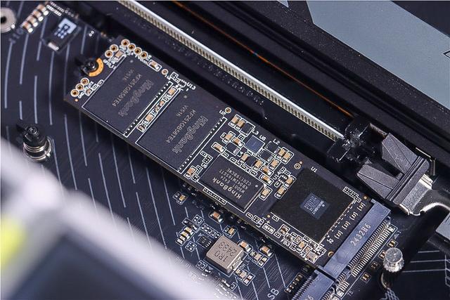 预算党必看！金百达KP270 PCIe4.0 NVMe 2TB SSD性价比高到离谱