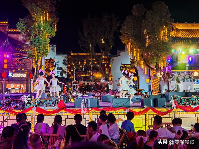 云梦：七夕祥云湾 光影织鹊桥