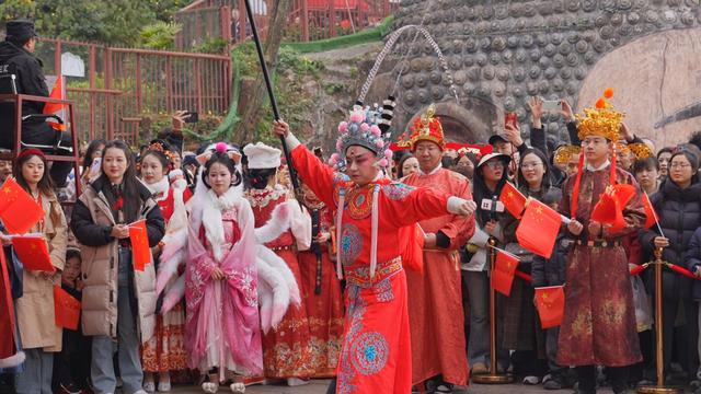 川西南春节拼文旅：乐山流量登顶，三城王炸夹击，谁能笑到最后？