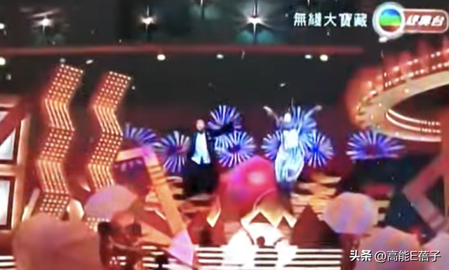 谢霆锋公开征集素材做纪录片？网友：把他跳舞的视频发给他看！
