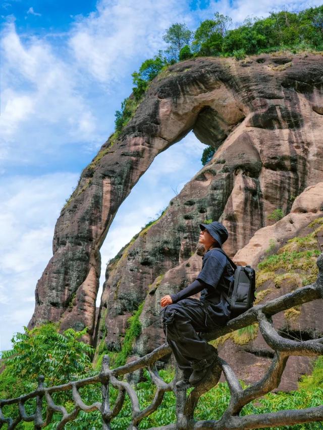 联动抖音官方ip“来江西晒个秋”带你玩转鹰潭，跟随旅游主播，打卡秋日同款场景！