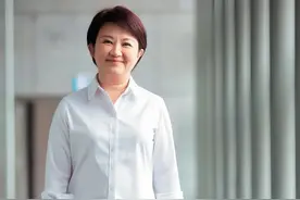 馆长申请去北京看大阅兵，卢秀燕暴露真面目，台专家一句话亮了图片