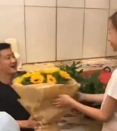 陪睡陪玩只是冰山一角，明星爆出的娱乐圈内幕，是一个比一个荒唐