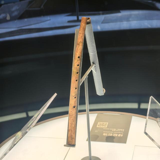 贾湖遗址博物馆展示的骨笛还有雌雄之分，把音乐史提前了三千年