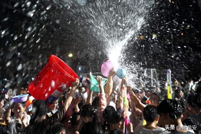 社区飙艺、泼水蹦迪！瓮安这场夏夜盛宴太燃啦