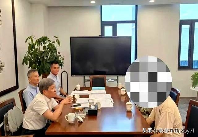 江西一考生被福耀科大录取后，来学校和王树国面谈，恶心一幕出现