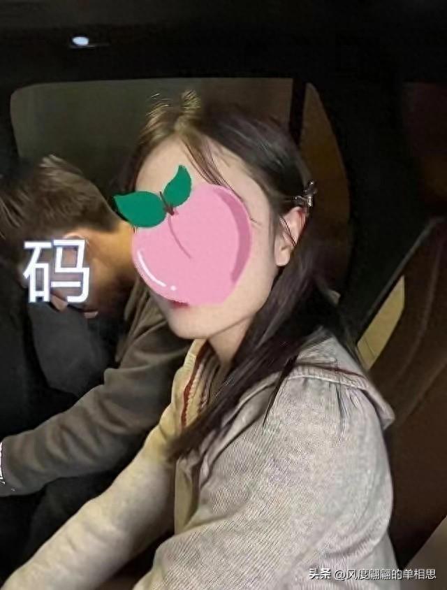 妻子车内出轨，丈夫平静给老丈人打电话，妻子下跪边哭边求饶