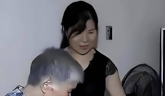 湖南一女子因长得太漂亮，55岁没上过一天班	，颜值曝光后网友感慨